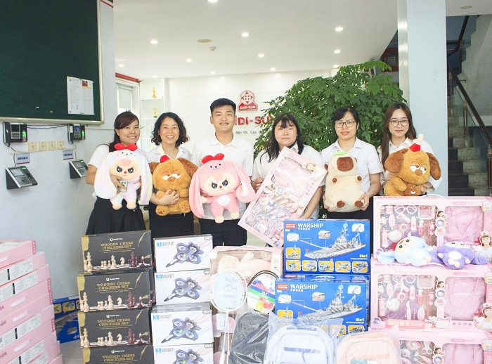Trao yêu thương, gửi nụ cười đến con em CBNV nhân dịp Quốc tế Thiếu nhi